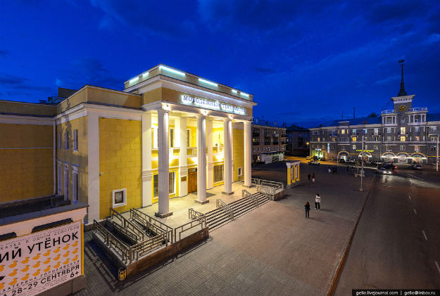 Молодёжный театр Алтая (1937 г.). Бывший Дом культуры Барнаульского меланжевого комбината: