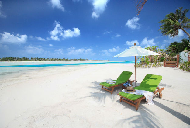 Мальдивские острова: виза на срок до 30 дней ставится в аэропорту за 750 руфий (требуется обратный авиабилет и бронь гостиницы или по 30$ на день на человека); можно продлить до 90 дней
